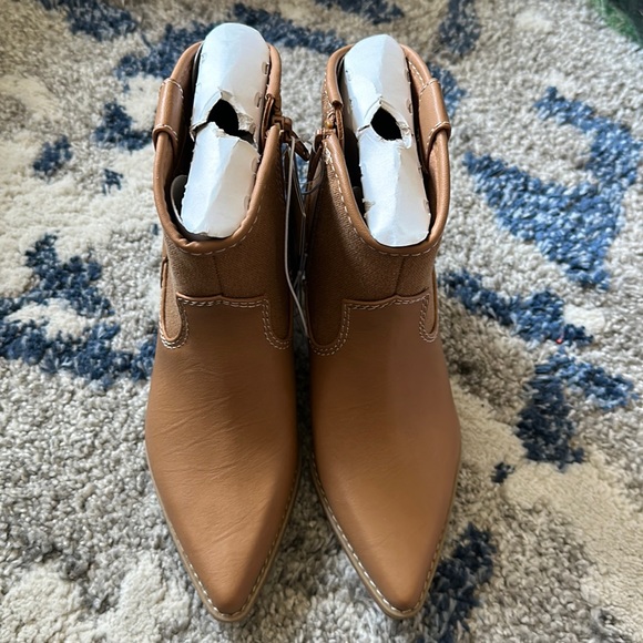 Universal Thread Booties Women’s Size 5 - Picture 1 of 3